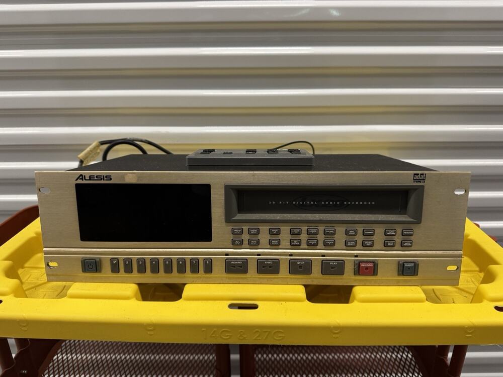 Alesis LX20 20-Bit ADAT 8-Track Rackmount Digital Recorder w/ ADAT XT Remote